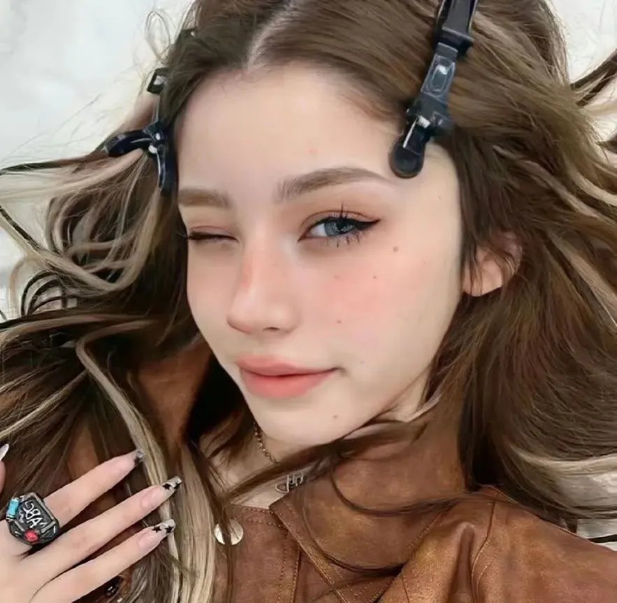 云雾笼罩的山峰